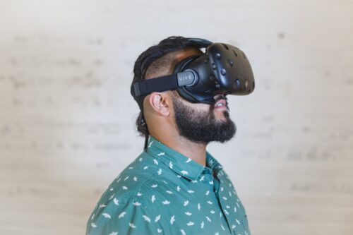 HTC Vive vs Oculus Rift – Reviews and Buying Guide for 2021