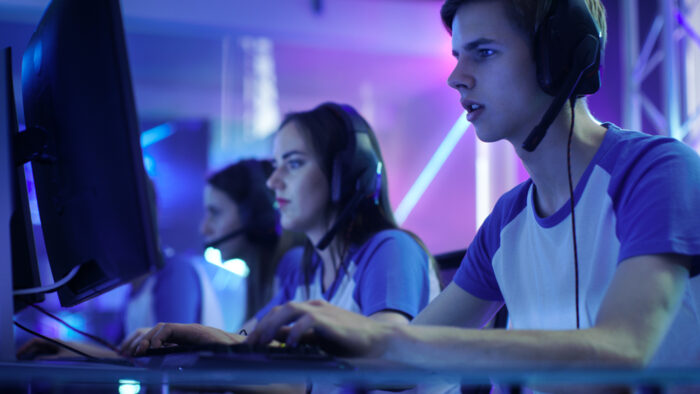How to Join eSports Teams and Become a Pro Gamer?